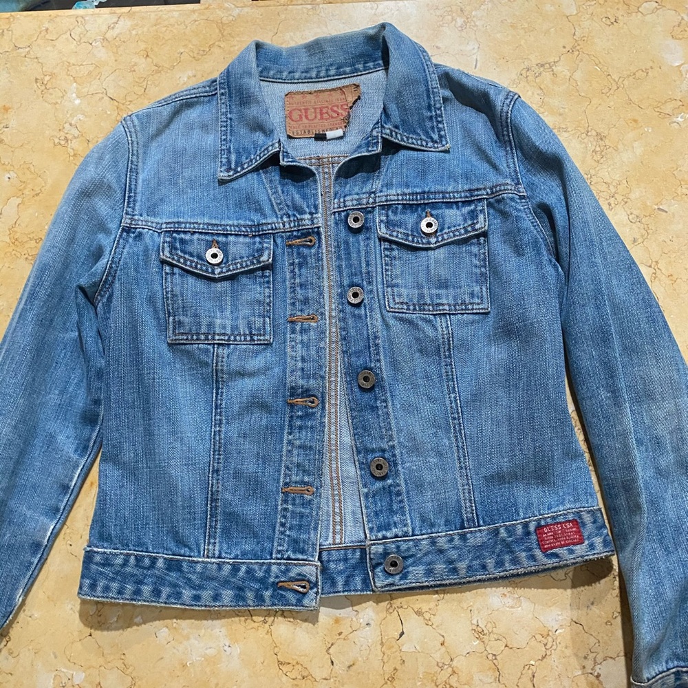 🌸 Guess Denim Jacket (M) 🌸